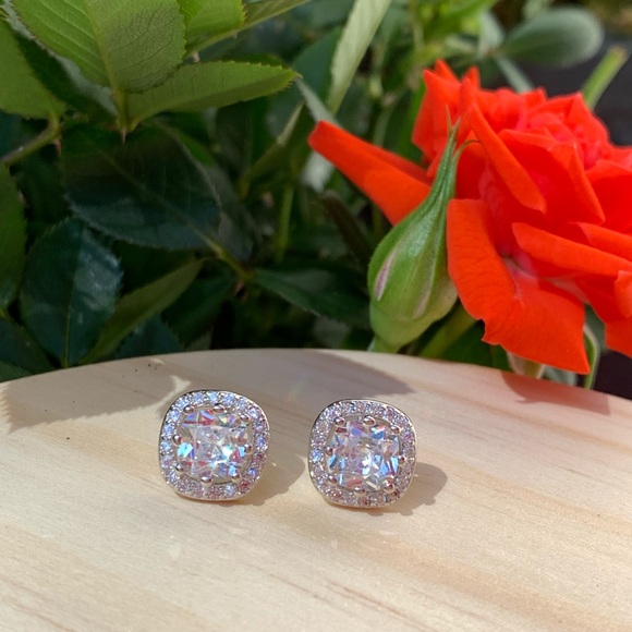 🌟 Sterling Silver 925 CZ Square Stud Earrings - Picture 3 of 6